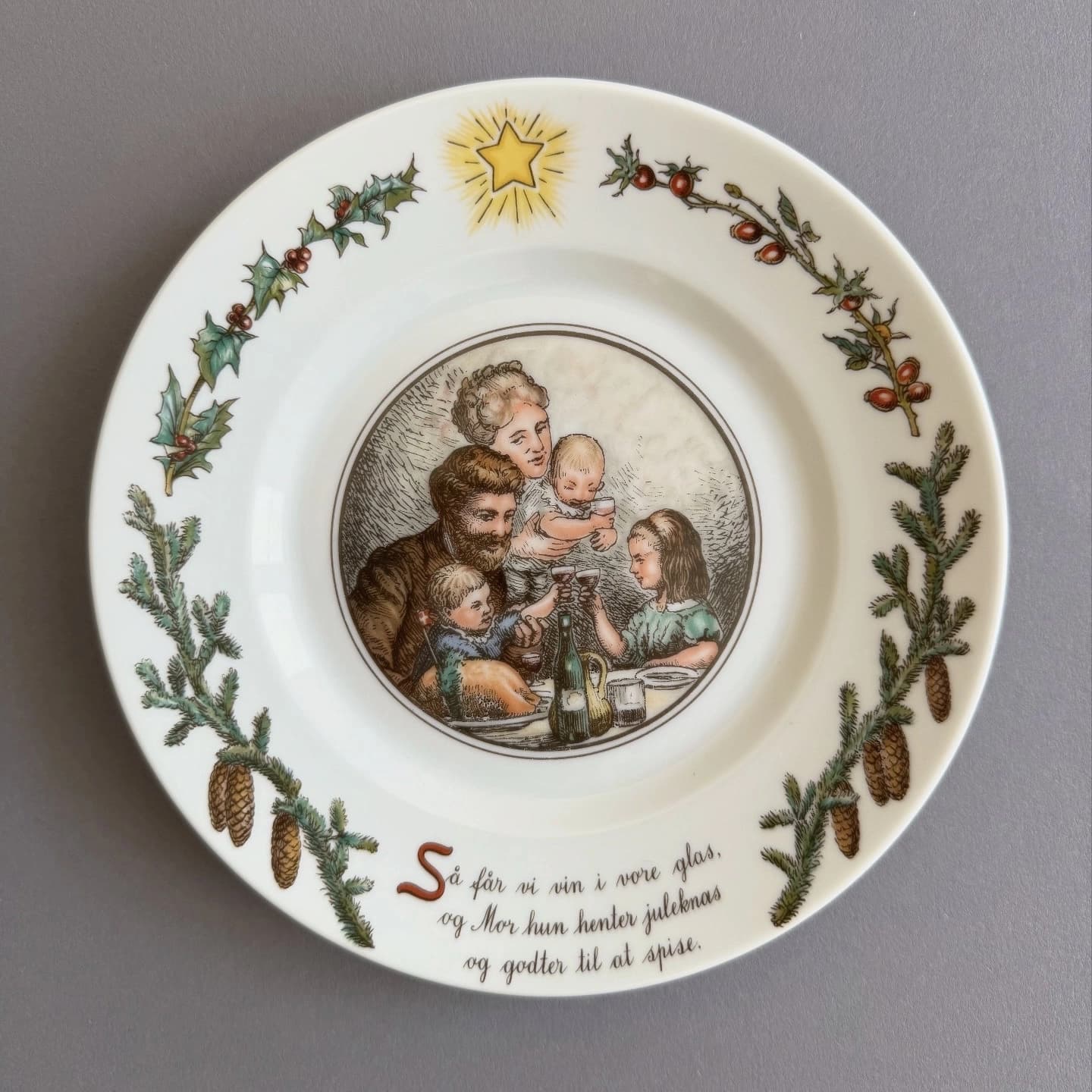 Новогодняя декоративная тарелка Royal Copenhagen No. 6